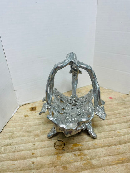 VINTAGE COLLECTABLE ARTHUR COURT SILVER GRAPES WINE HOLDER