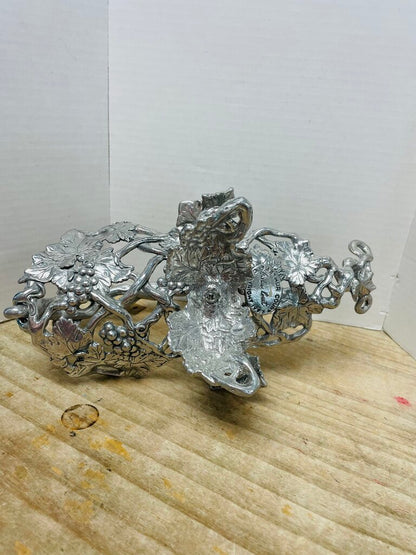VINTAGE COLLECTABLE ARTHUR COURT SILVER GRAPES WINE HOLDER