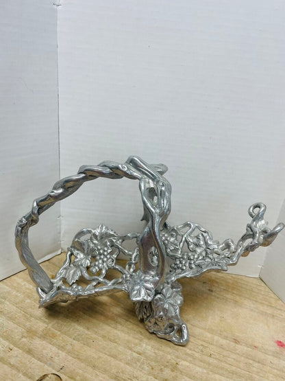 VINTAGE COLLECTABLE ARTHUR COURT SILVER GRAPES WINE HOLDER