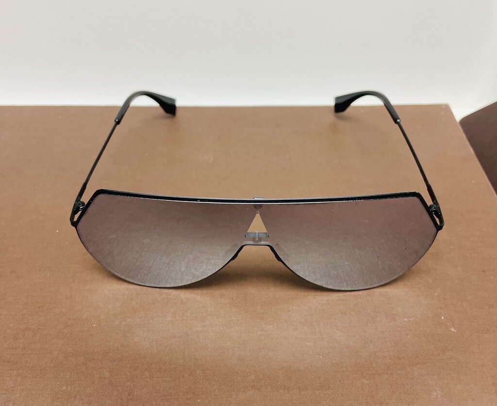 FENDI MIRRORED SUN GLASSES