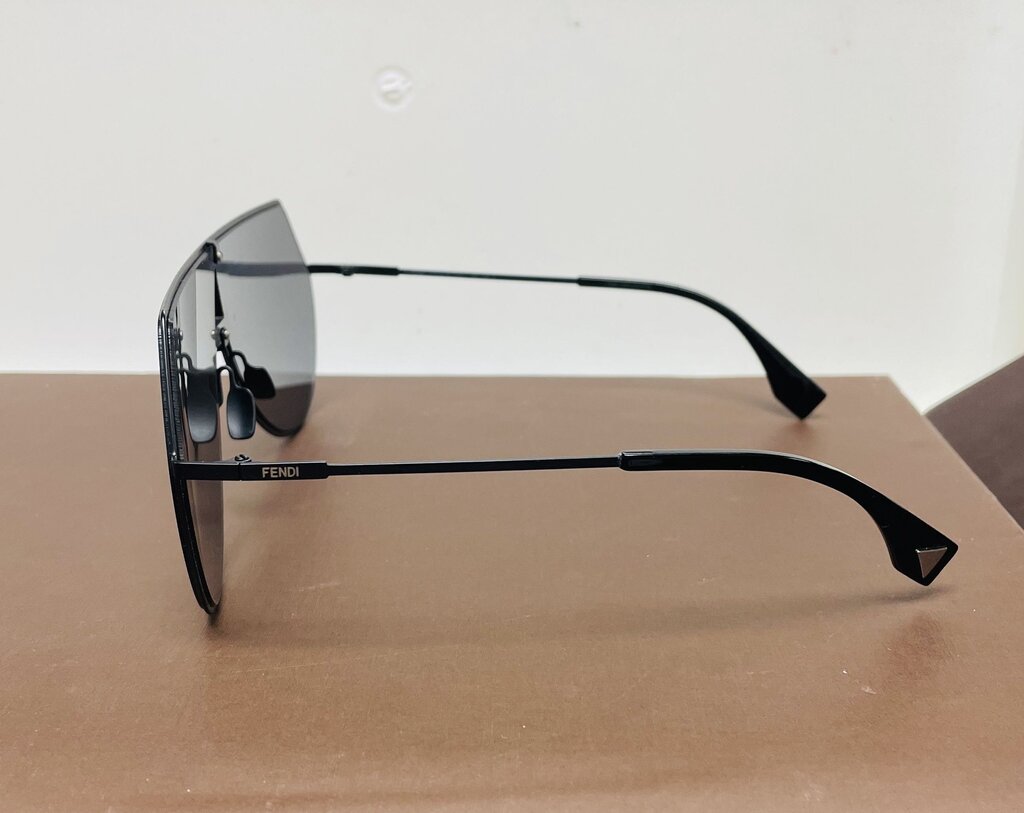 FENDI MIRRORED SUN GLASSES