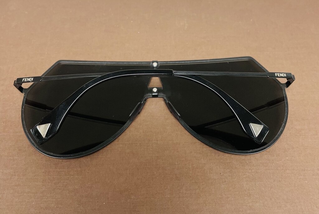 FENDI MIRRORED SUN GLASSES