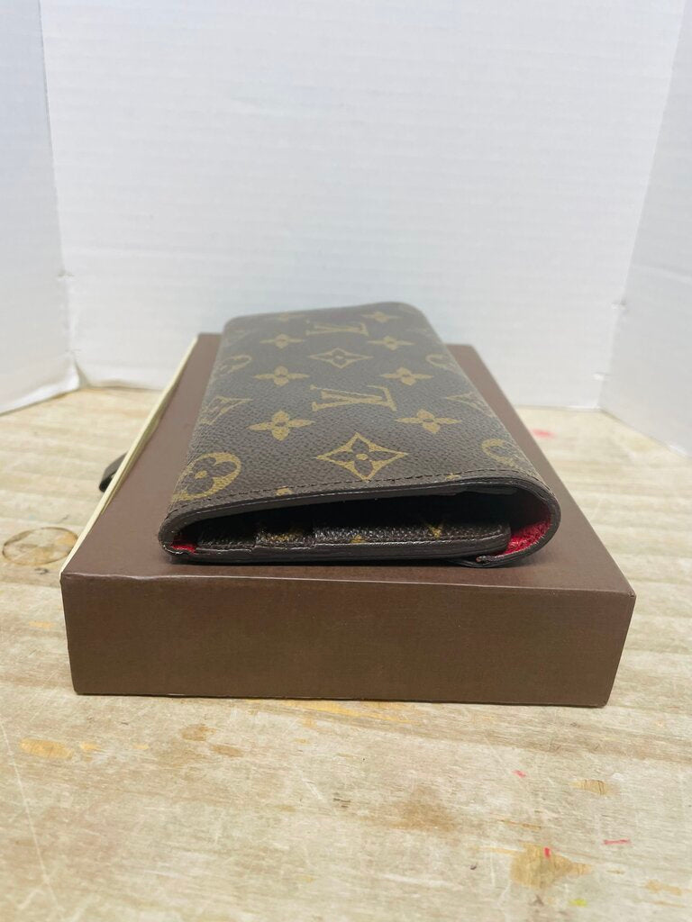 LOUIS VUITTON WALLET RED BUTTON