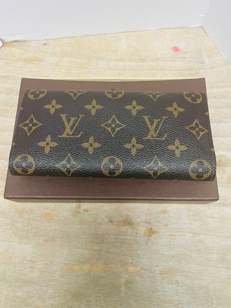 LOUIS VUITTON WALLET RED BUTTON