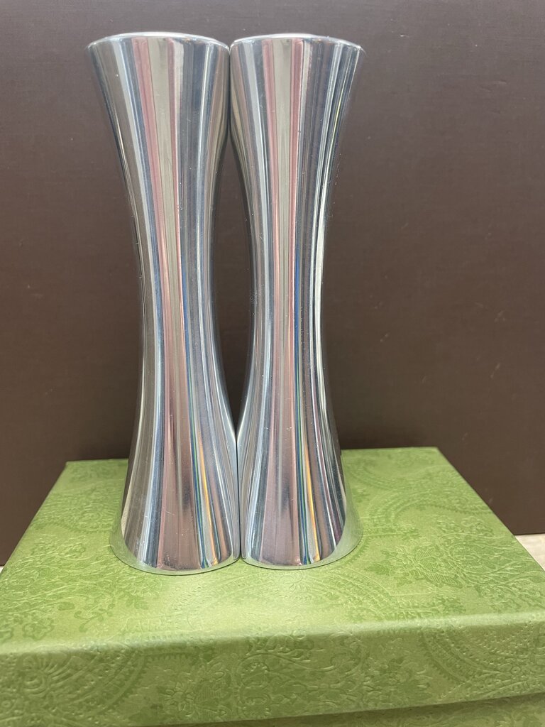 NAMBE SALT AND PEPPER SHAKER