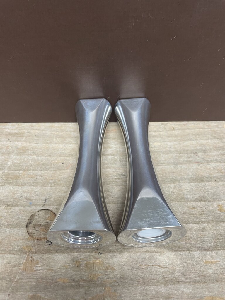 NAMBE SALT AND PEPPER SHAKER