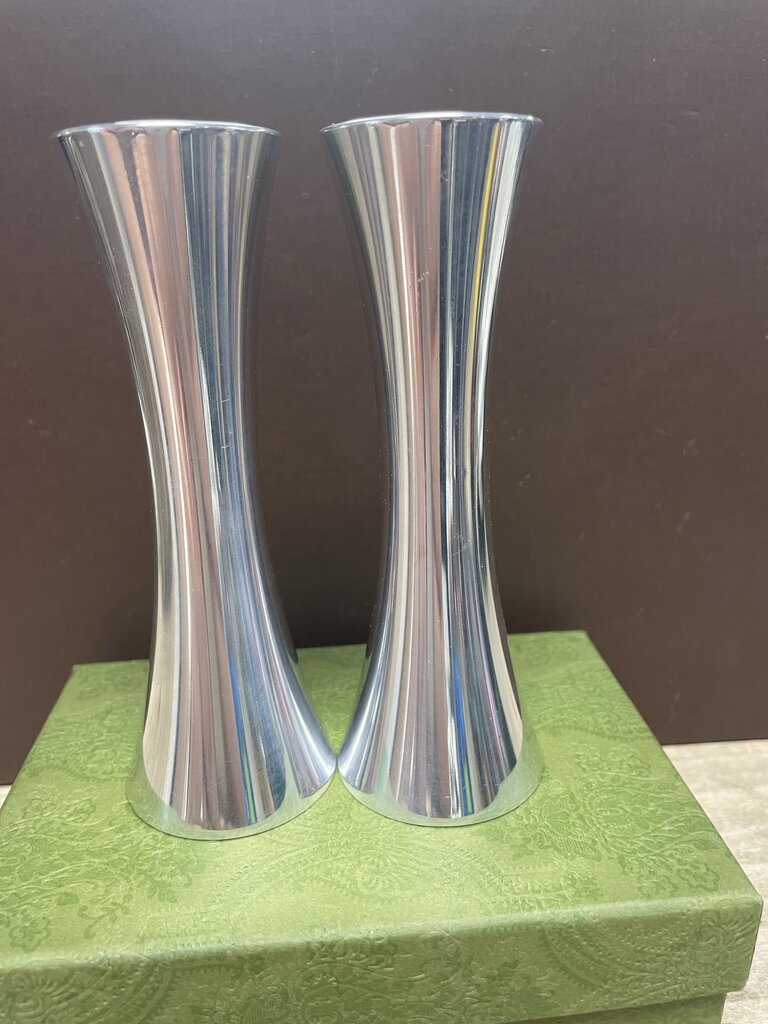NAMBE SALT AND PEPPER SHAKER