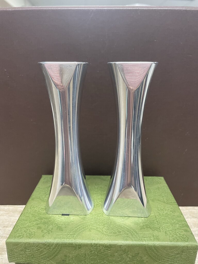 NAMBE SALT AND PEPPER SHAKER