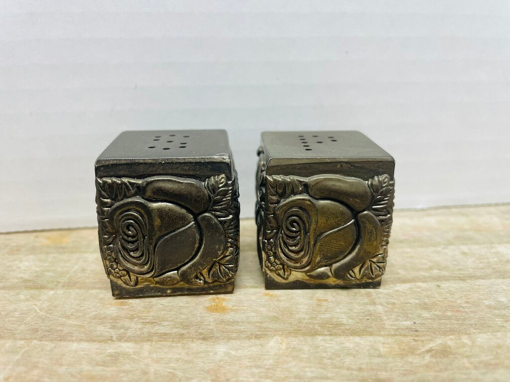 VINTAGE SILVER PLATED SALT AND PEPPER SHAKER W/ CARRY BASKET