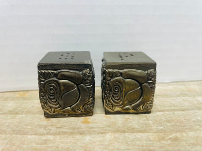 VINTAGE SILVER PLATED SALT AND PEPPER SHAKER W/ CARRY BASKET
