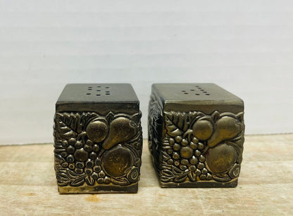 VINTAGE SILVER PLATED SALT AND PEPPER SHAKER W/ CARRY BASKET