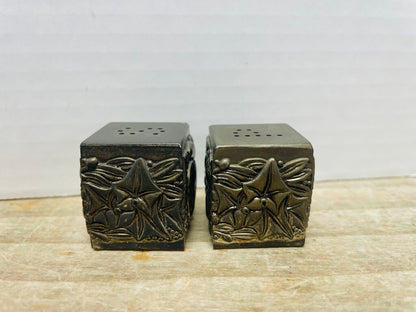 VINTAGE SILVER PLATED SALT AND PEPPER SHAKER W/ CARRY BASKET