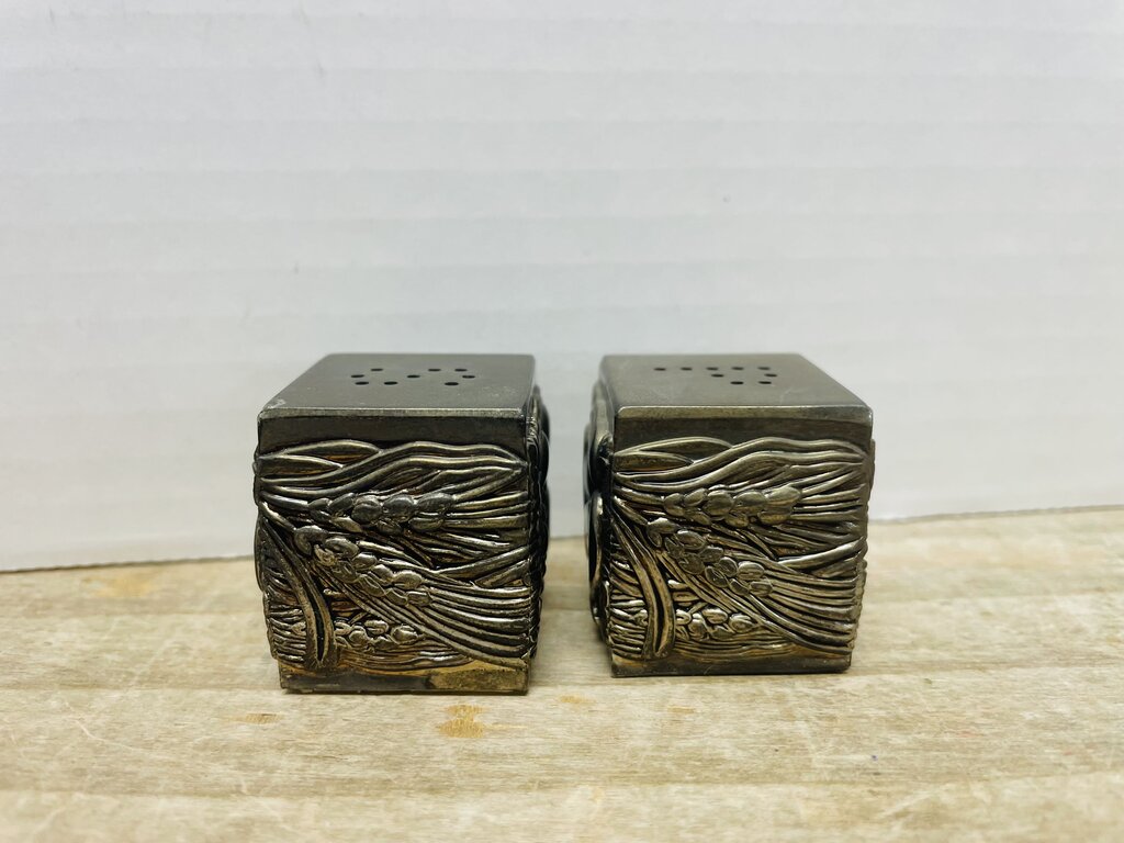 VINTAGE SILVER PLATED SALT AND PEPPER SHAKER W/ CARRY BASKET