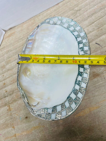 TWOS COMPANY SEA SHELL TRINKET DISH
