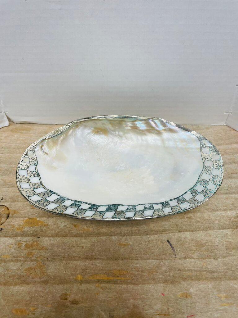 TWOS COMPANY SEA SHELL TRINKET DISH