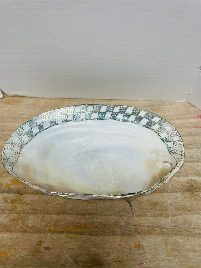 TWOS COMPANY SEA SHELL TRINKET DISH
