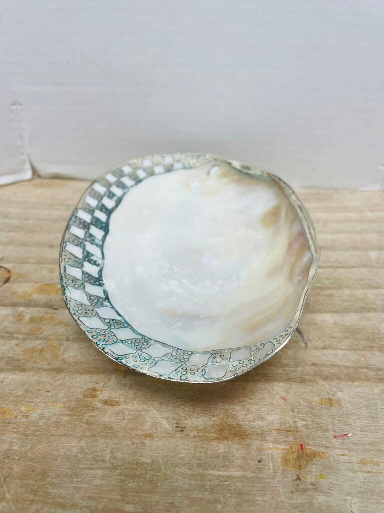 TWOS COMPANY SEA SHELL TRINKET DISH