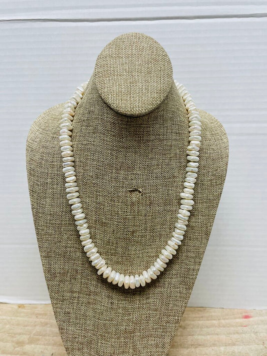 FRESH WATER NATURAL PEARL NECKLACE.