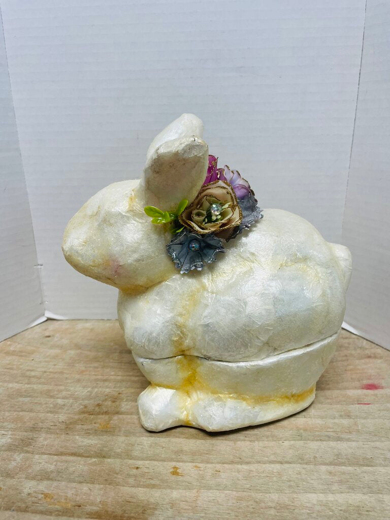 CAPIZ SHELL BUNNY RABBIT TRINKET BOX